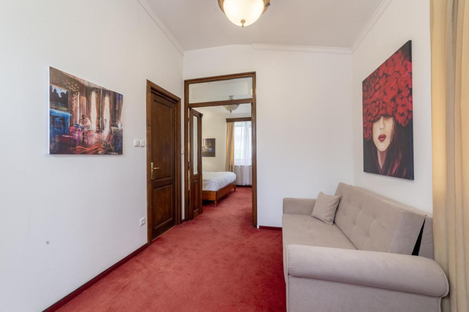 Arc De Triomphe By Citybookings Bukarest Exteriör bild